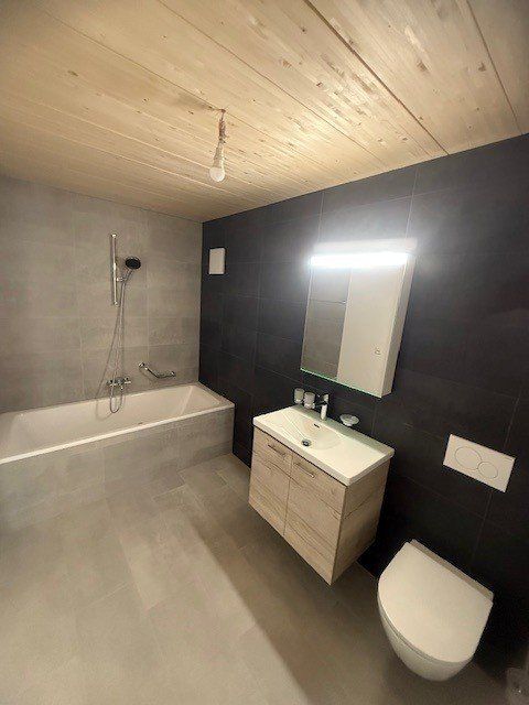 A louer, magnifique logement de 5.5 pièces dans une ferme rénovée - Salle de bains