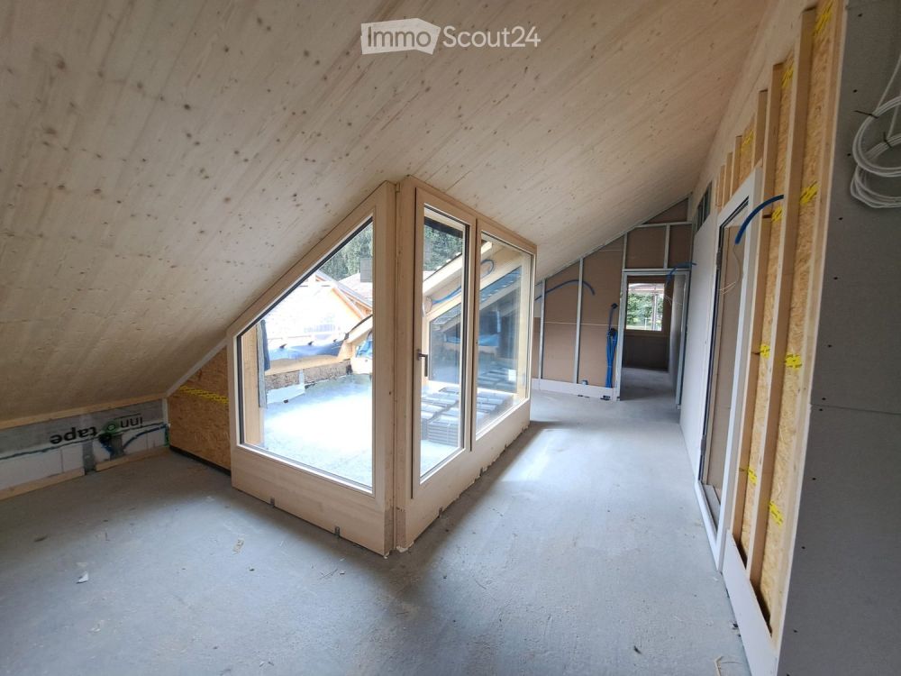 Moderne 3.5-Zimmer-Dachwohnung im Neubau in Cazis - Bild 2