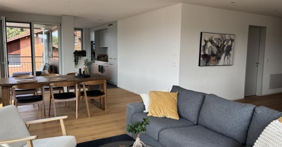 Wohngenuss auf höchstem Niveau – 3.5-Zimmer-Wohnung mit fantastischer See- und Bergsicht - Appartement 3.5 pièces - image - 2