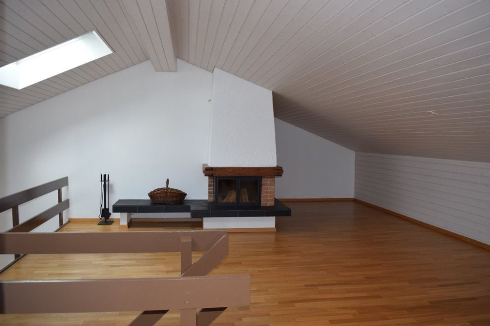 Befristete Galeriewohnung mit Cheminée in Thun - DSC_0401.JPG