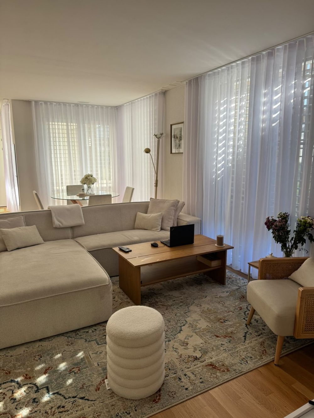 Helle 3½-Zimmer-Wohnung im Erdgeschoss mit grosser Terrasse in Dielsdorf - Wohnzimmer