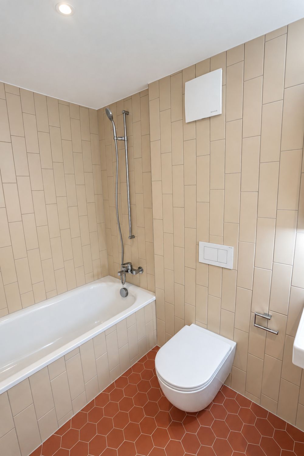 Stilvolle 2.5-Zimmer-Maisonette-Wohnung mit Gartensitzplatz - Bild 9