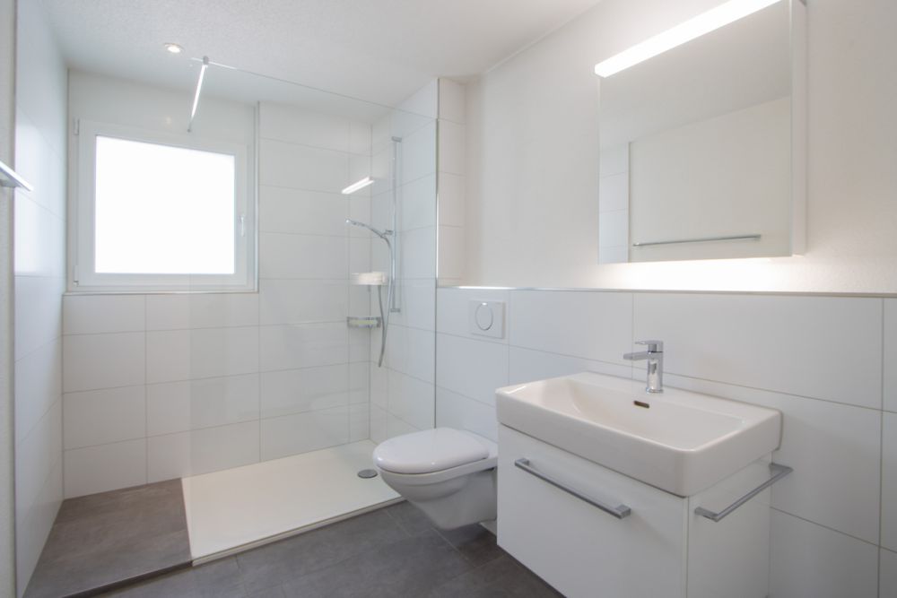 Attraktive 3.5-Zimmer Neubauwohnungen zu vermieten - Das Foto zeigt eine vergleichbare Wohnung und dient nur zur Veranschaulichung.