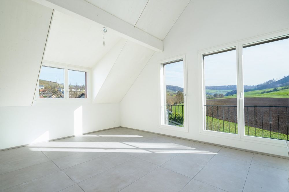 NEUBAU: 4-Zimmer-Dachwohnung mit grosser Galerie an ruhiger Lage - Bild 1