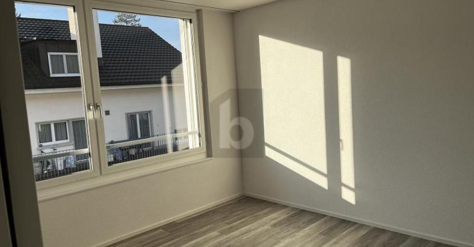 MODERNES WOHNEN DIREKT AM IDYLLISCHEN DORFBACH - Appartement 3.5 pièces - image - 4