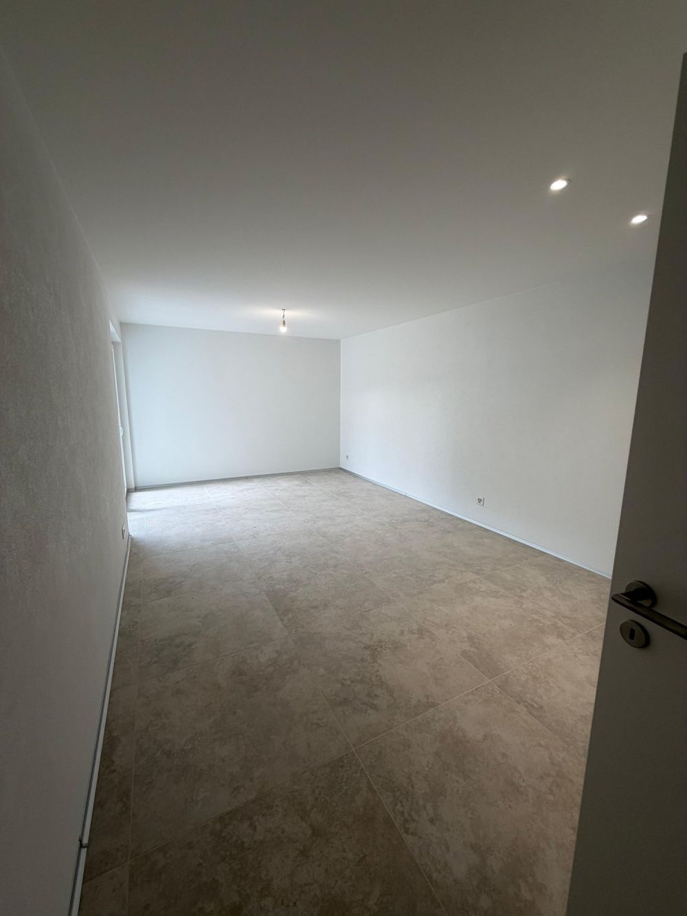 Nouvelle construction ! Magnifique appartement de 4,5 pce, avec jardin,  situé en rez-de-Chaussée - Bild 3