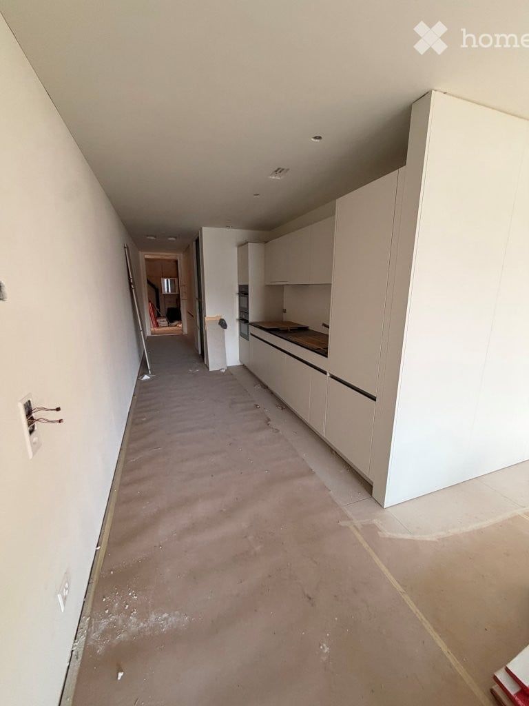 Loftartige Wohnung mit Balkon und Sicht auf den See und das Bergpanorama - Bild 7