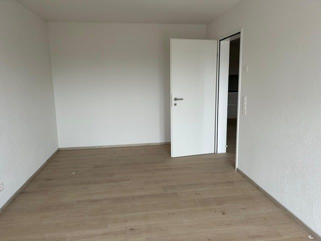 moderne 2.5-Zimmer-Wohnung in Sünikon zu vermieten - Schlafzimmer