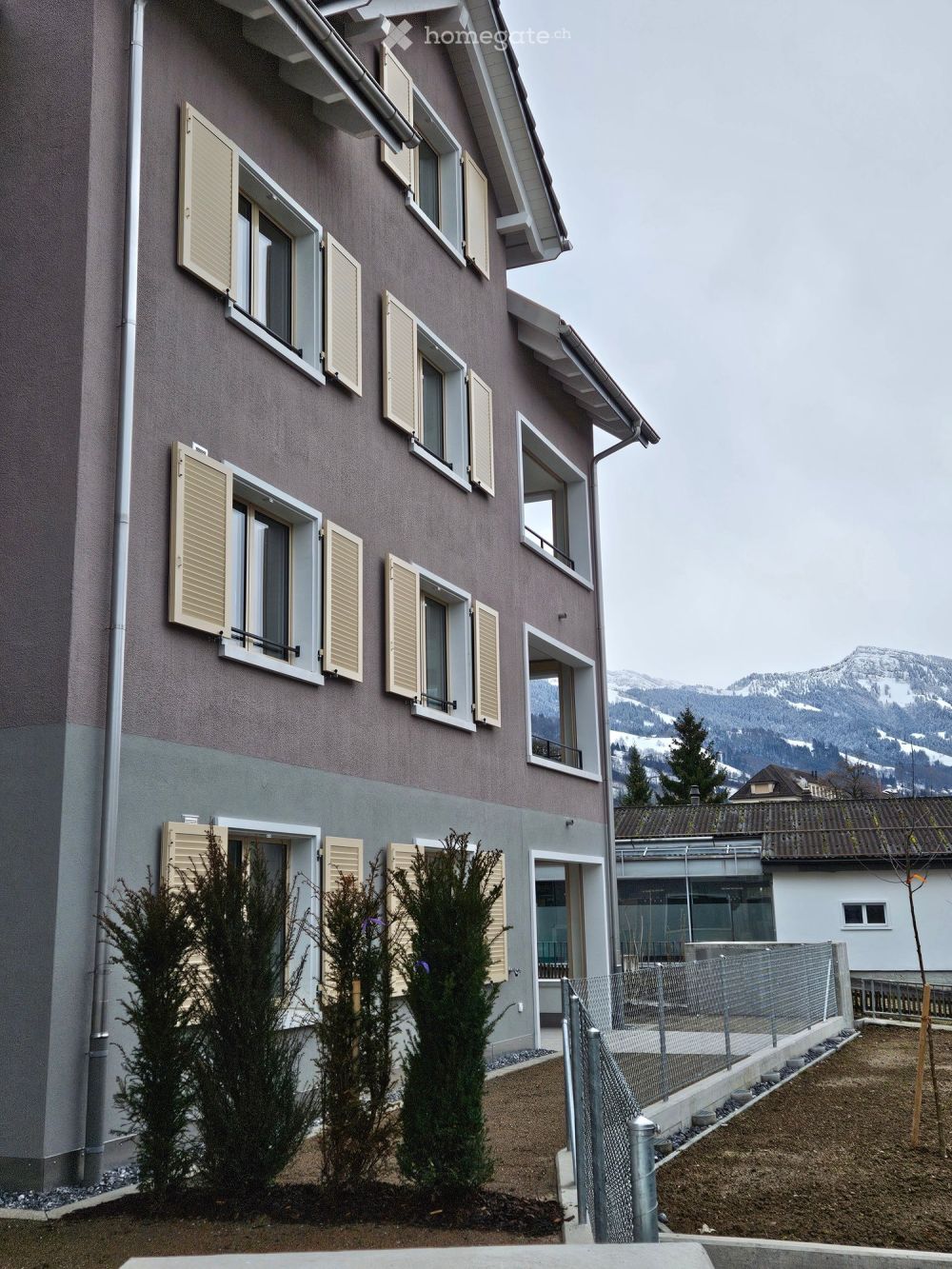 Moderne 3.5-Zimmer-Neubau-Wohnung mit Gartensitzplatz in Kaltbrunn - Bild 1