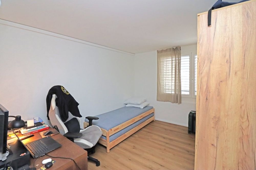 Moderne 3.5-Zimmer-Wohnung an zentraler Lage in Rüti - Zimmer_2.jpg