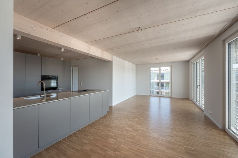 Attraktive 4.5 Zimmer-Wohnung mit grosszügigem Balkon zu vermieten! - Wohn/Essbereich