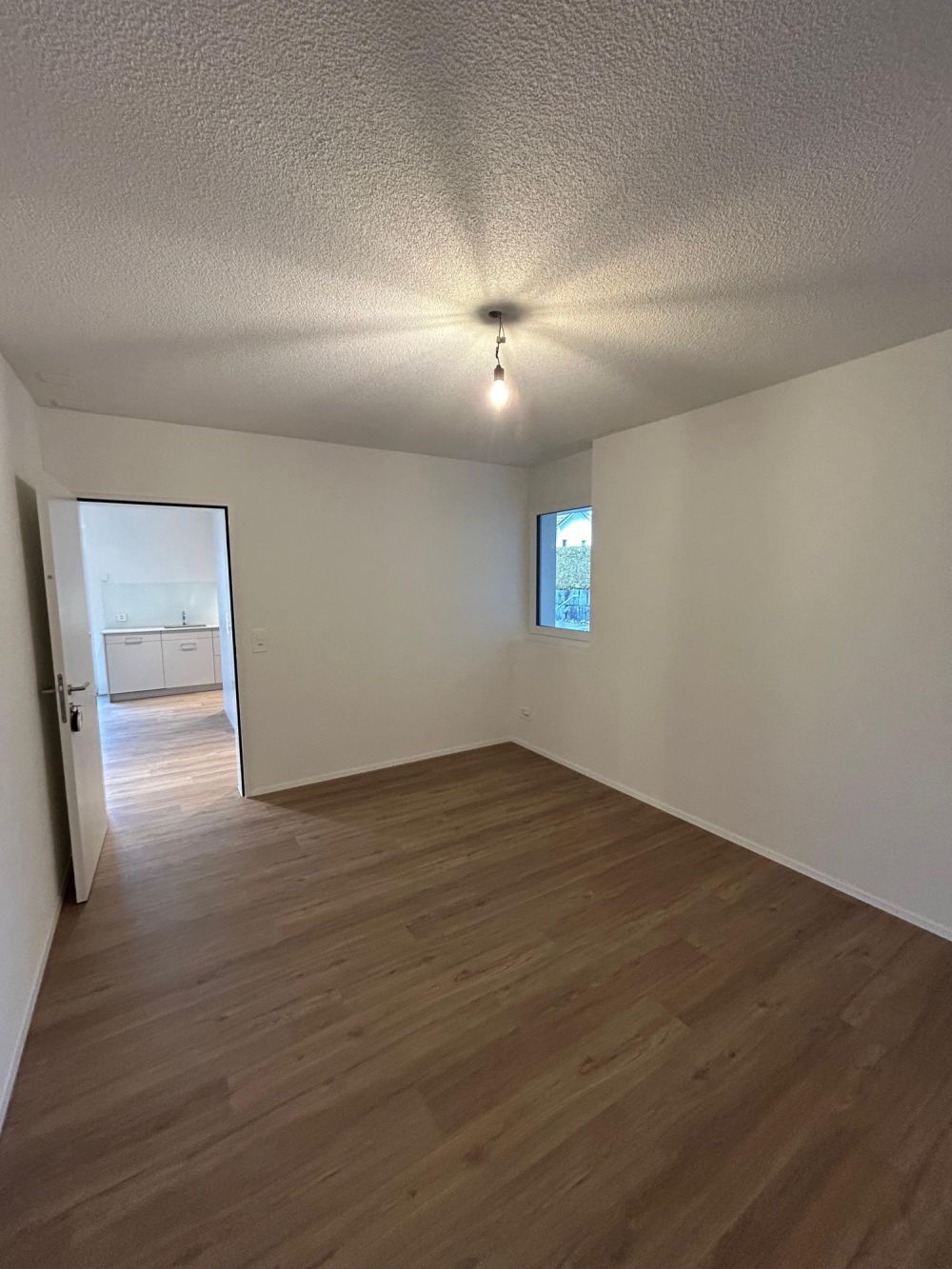 Gartenwohnung (3.5-Zimmer) mit 120m2 privater Rasenfläche und 40m2 Sitzplatz - Bild 9