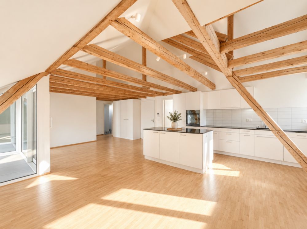 Moderne Dachwohnung mit Loggia an zentraler Lage - Bild 1