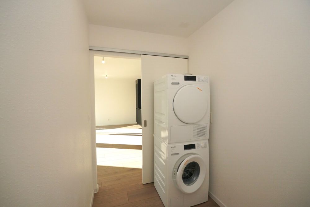 APPARTEMENTS NEUF 2.5 PIÈCES  AU 3e ÉTAGE À SIERRE - Réduit avec une colonne de lavage