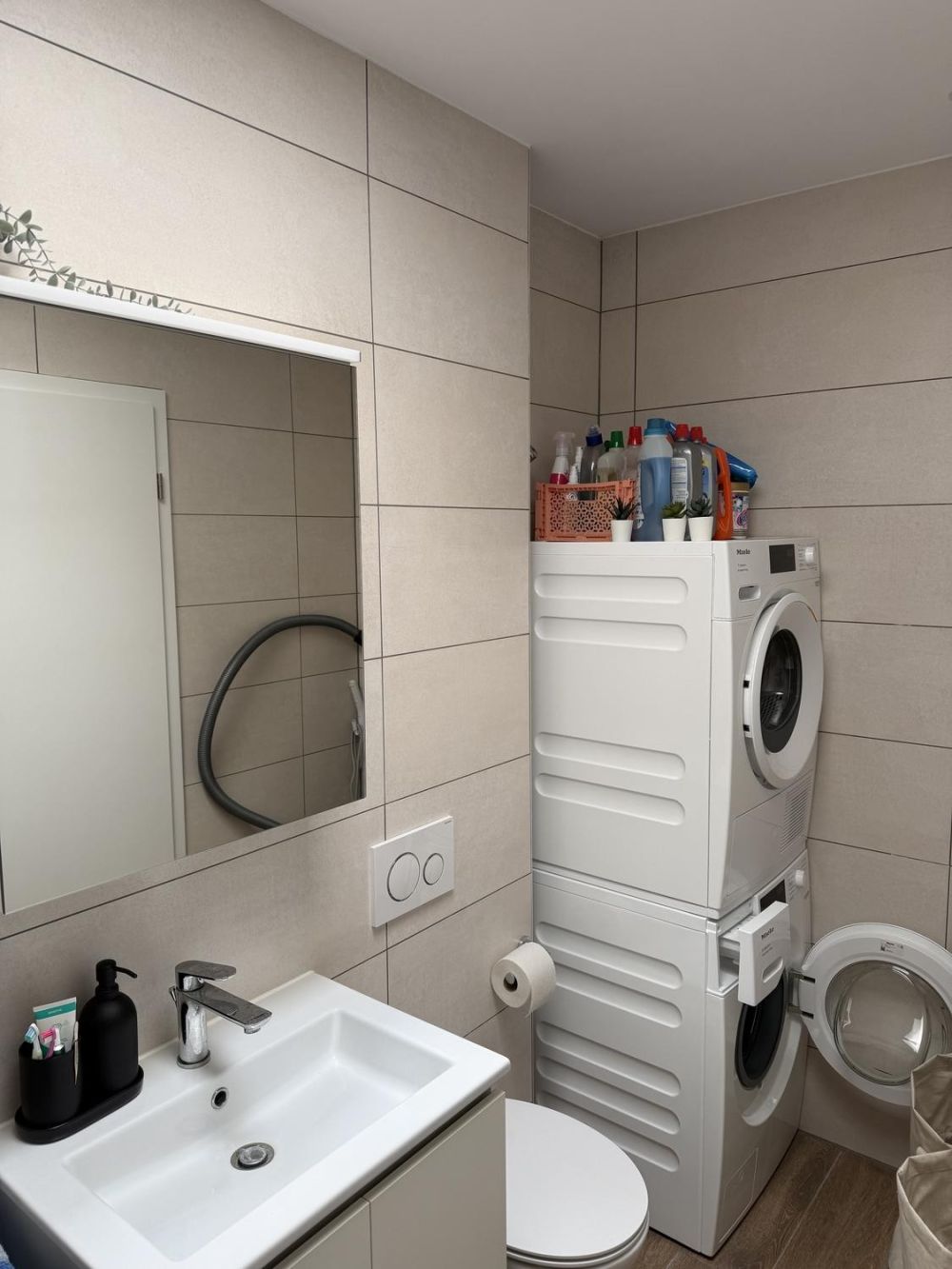 Avec vue sur les montagnes, charmant appartement de 3.5 pièces - Bild 6