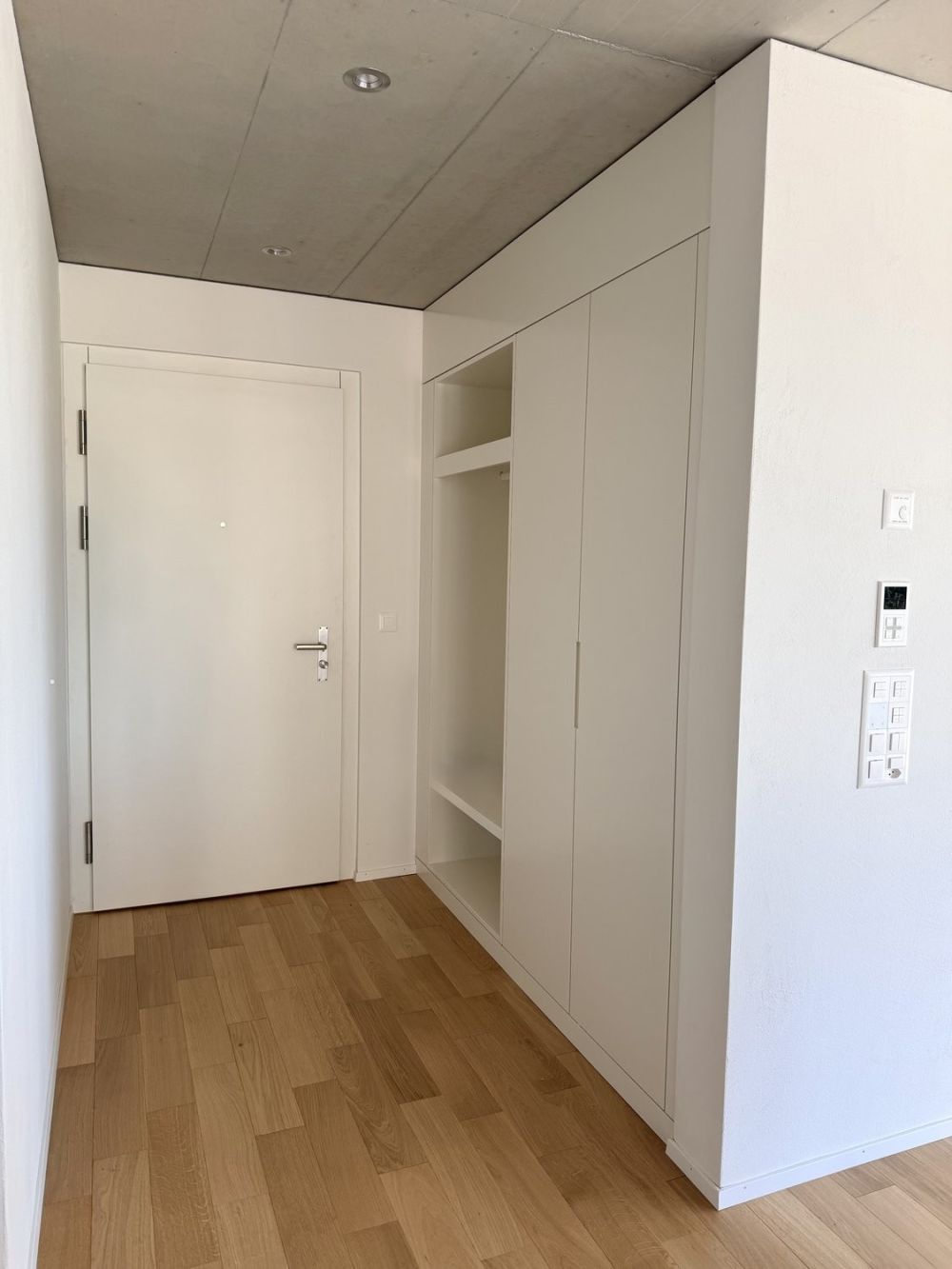 Modernes Attikawohnen im Neubau - 4.5 Zimmer mit riesiger Terrasse - Eingangsbereich