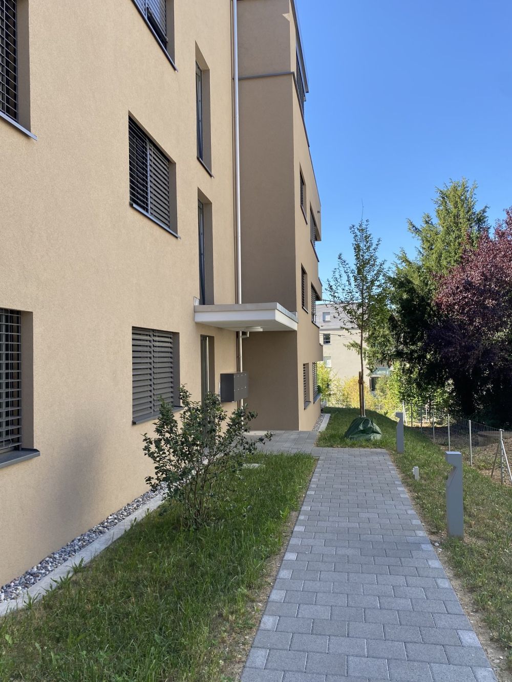 Moderne 3.5-Zimmer-Wohnung im Erdgeschoss - Aussen3