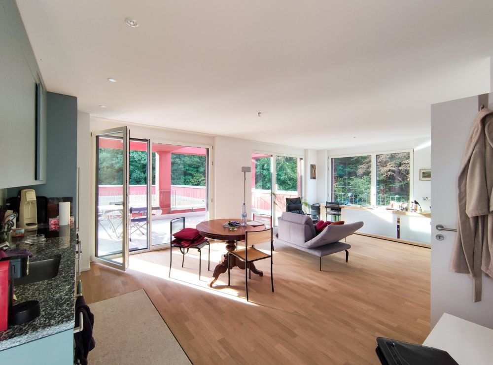 Alltersgerechte, helle 2.5 Attika-Wohnung - Küche/Wohnzimmer