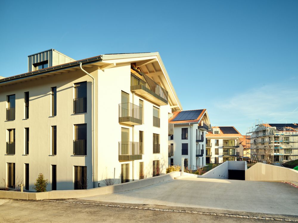 Schönes 3.5-Zimmer-Dachgeschoss mit großer Glasfront auf einem geschützten Balkon - Bild 1