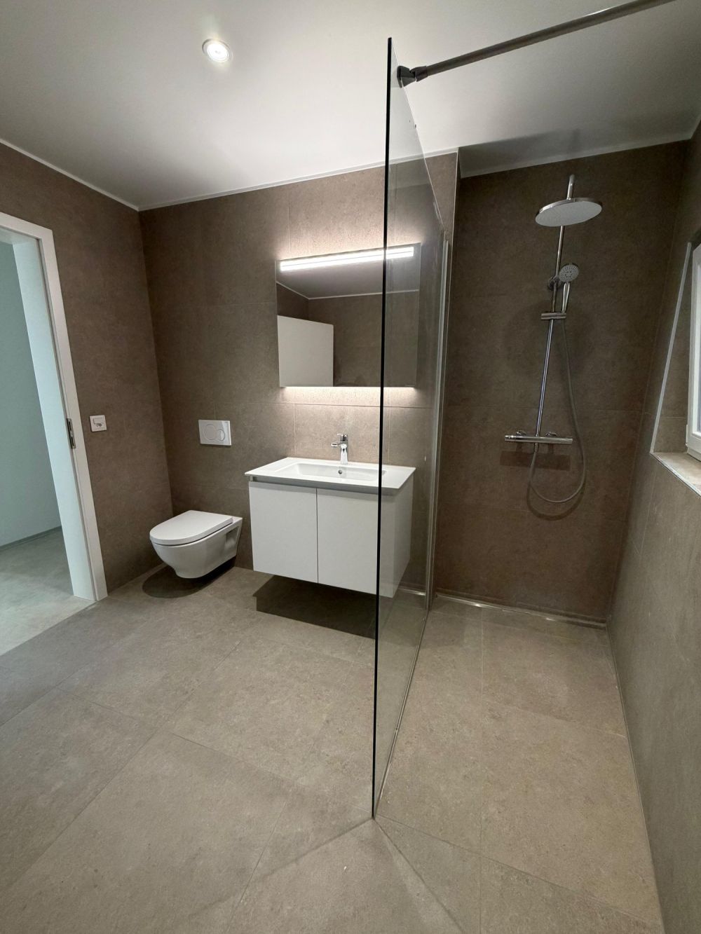 Nouvelle construction ! Magnifique appartement de 4,5 pce, avec jardin,  situé en rez-de-Chaussée - Bild 8