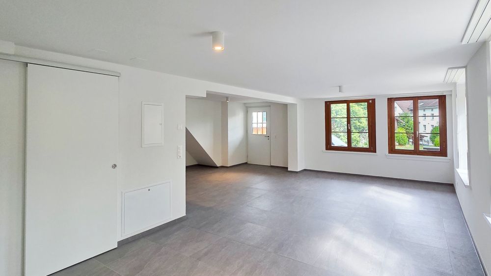 Charmante Wohnung mit Sitzplatz – Erstvermietung nach Totalsanierung - Bild 3