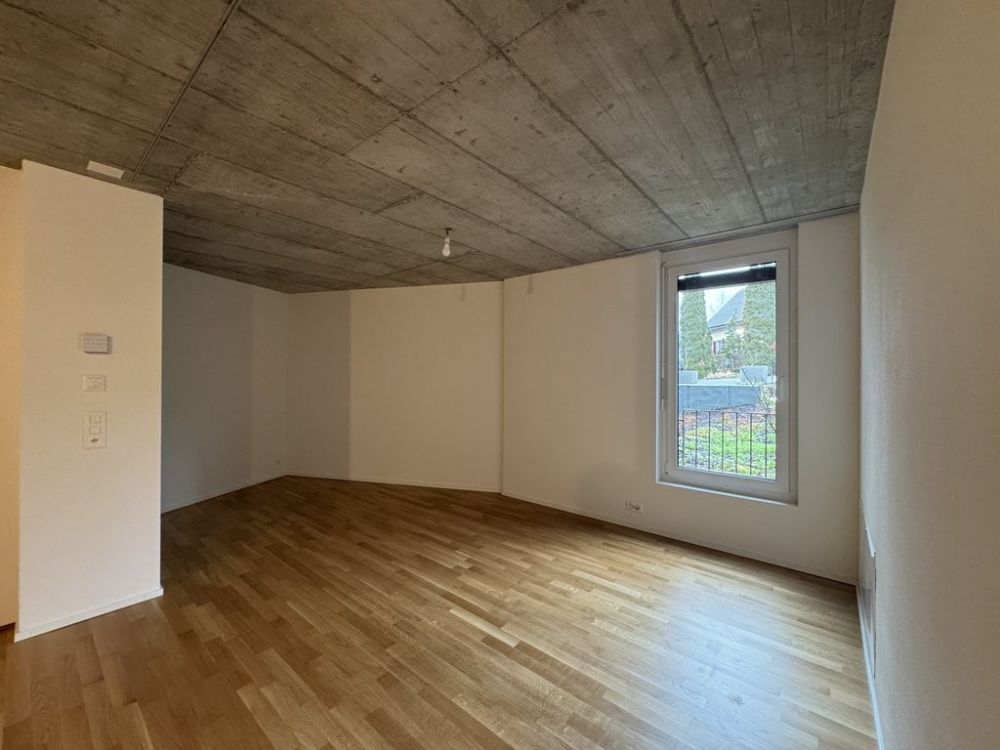 GROSSZÜGIG UND ZENTRAL GELEGEN - Bild 3