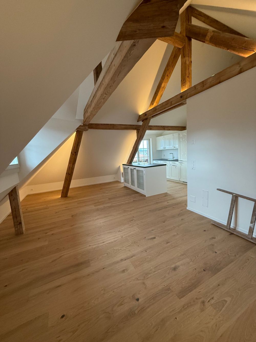 NEUWERTIGE: 3-Zimmerdachwohnung – Vintage-Style trifft auf modernen Komfort - Bild 1