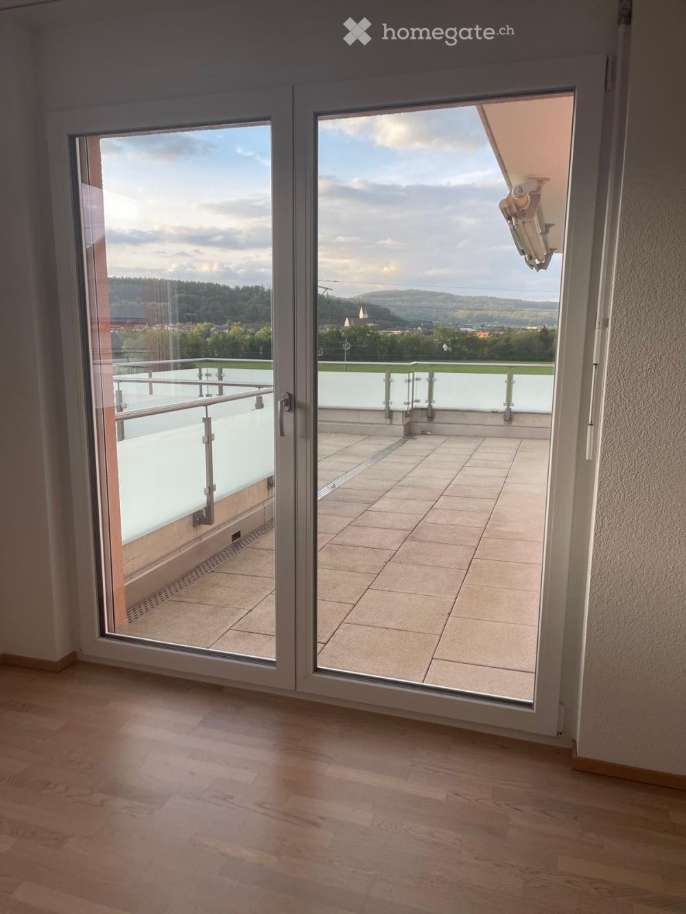 Moderne 3.5-Zimmer-Attikawohnung mit Terrasse in Weiach - Bild 2