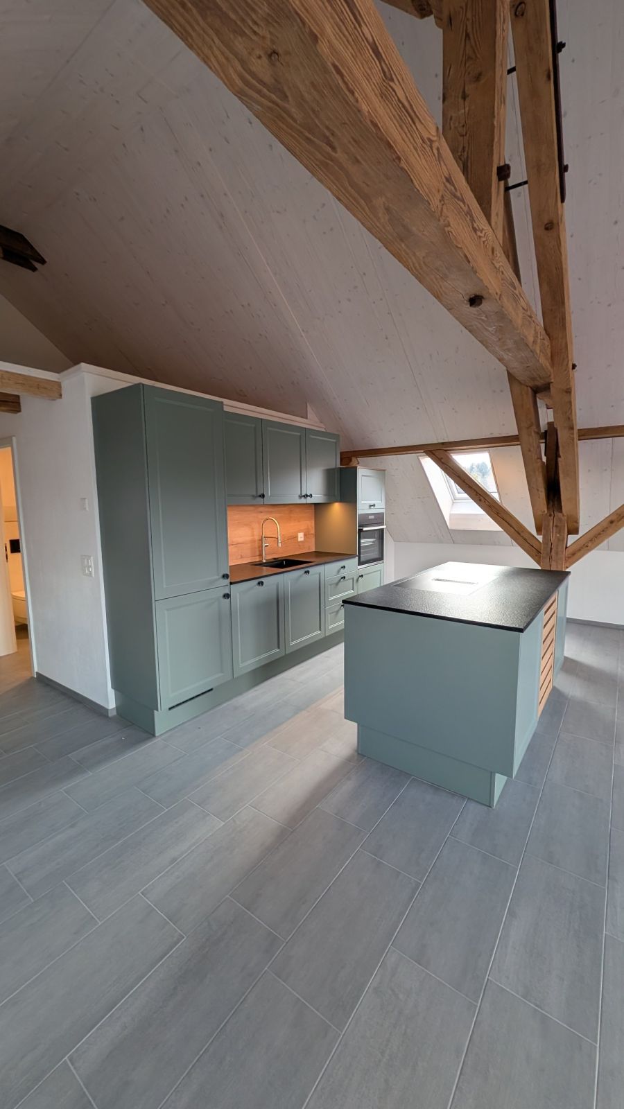 Neubau, moderne 2.5 - Zimmer Attika Wohnung im Eigentumsstandart - Bild 1