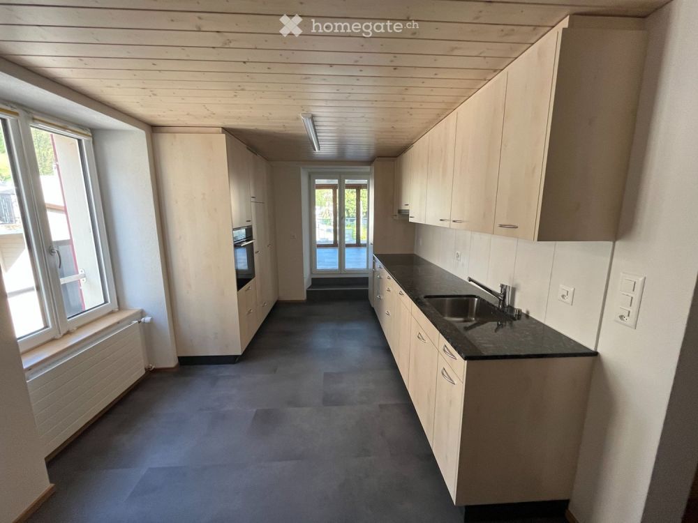 Zentral gelegene helle 4.5 Zimmer Wohnung 1.OG - Bild 2