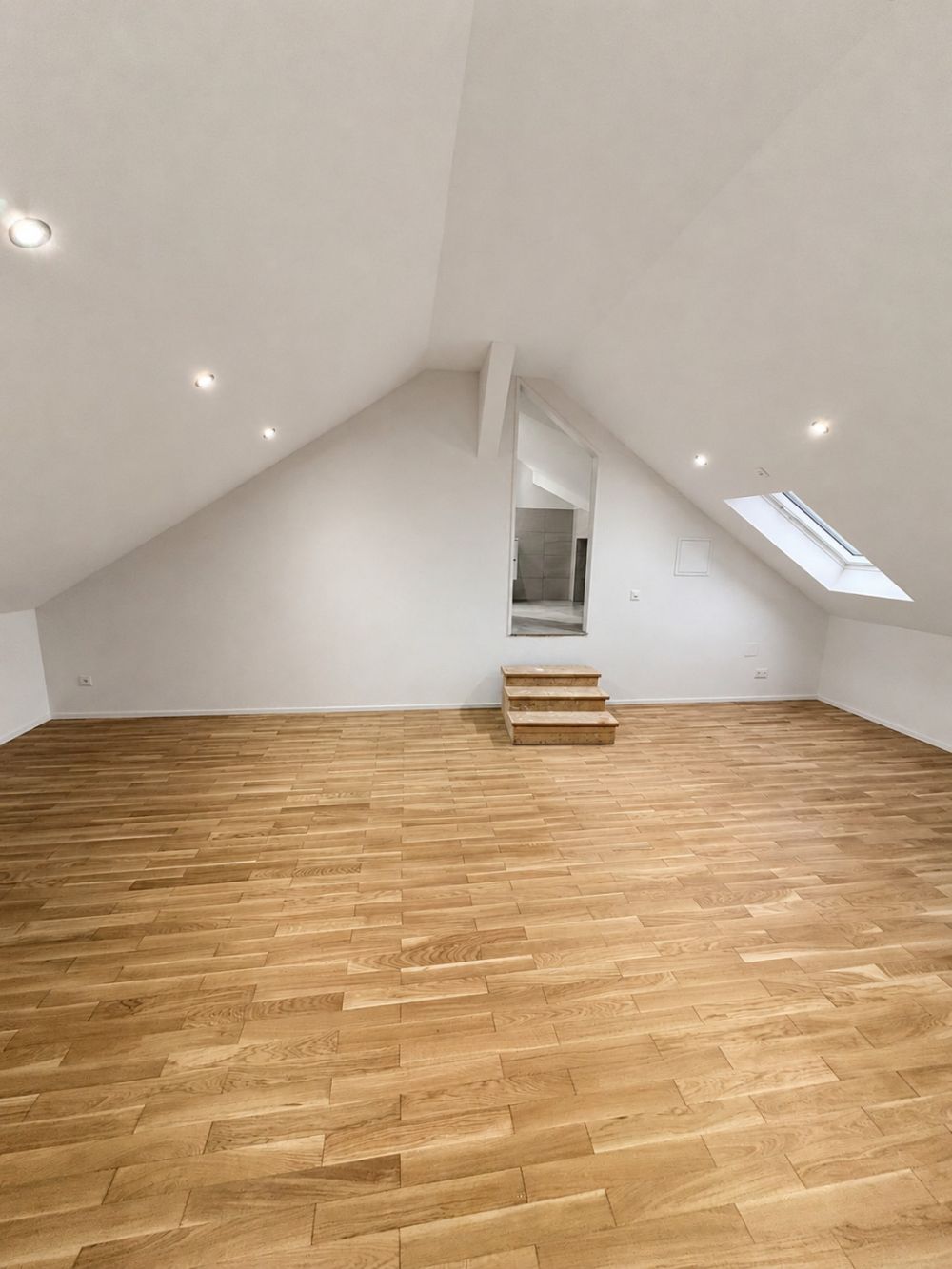 Kernsanierte, moderne 1.5-Zimmer-Dachwohnung in Sevelen - Bild 1