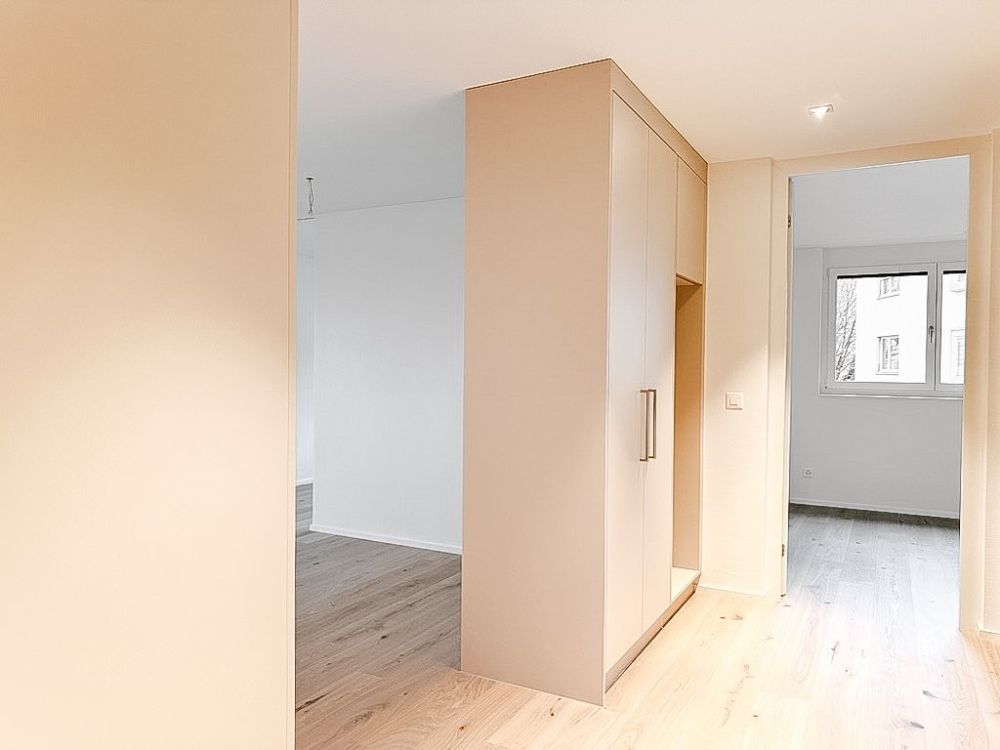 Attraktive 3½ Zimmerwohnung im steuergünstigen Bäch SZ - 62_3502_Korridor