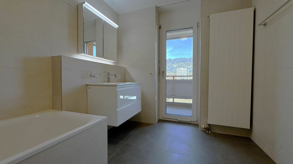 ERSTBEZUG 4.5-Zimmer-Wohnung 140 m2 - totalsaniert - 3 Balkone - ruhige Lage in Solothurn - Bild 3
