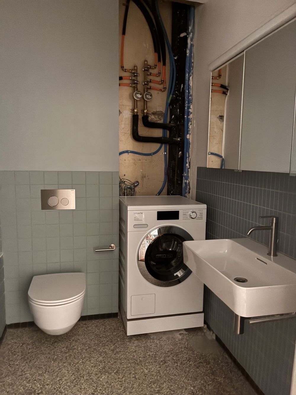 Altbauwohnung nach Totalsanierung - Bad mit WM/TU