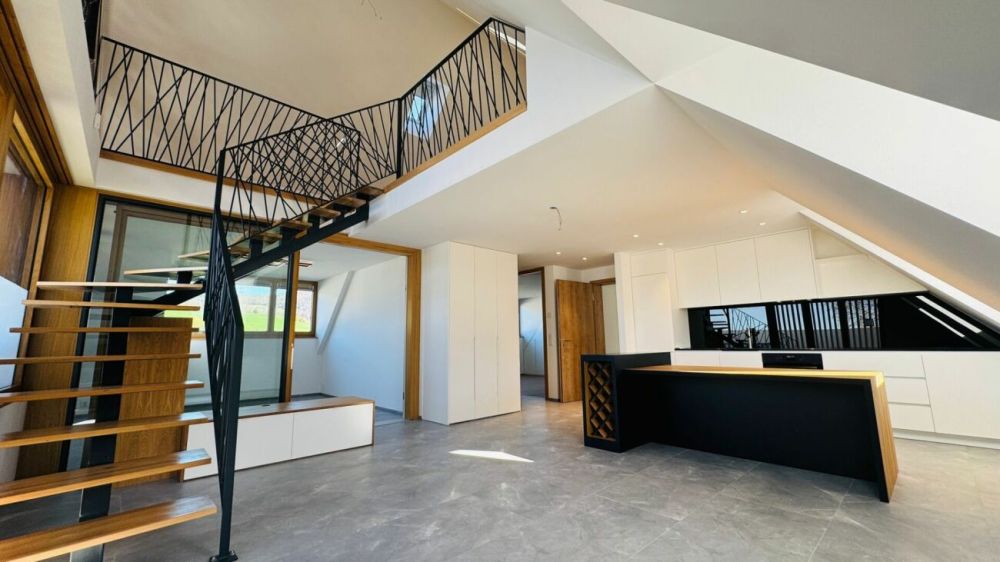 Helle, moderne 3½-Zimmer-Maisonettewohnung mit Wintergarten an idealer Lage in Itingen - Wohnen / Essen