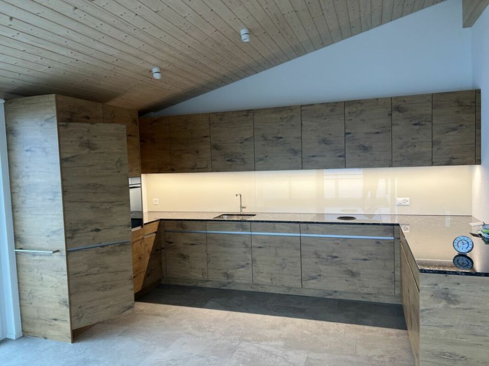 Grosse Dachwohnung mit traumhafter Aussicht - Bild 4