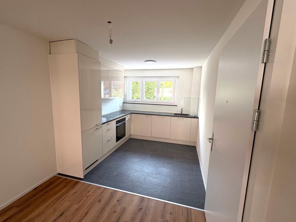 Erstvermietung von mehreren totalsanierten 3.5-Zimmer-Wohnungen an zentraler Lage in Dietikon - Bild 1