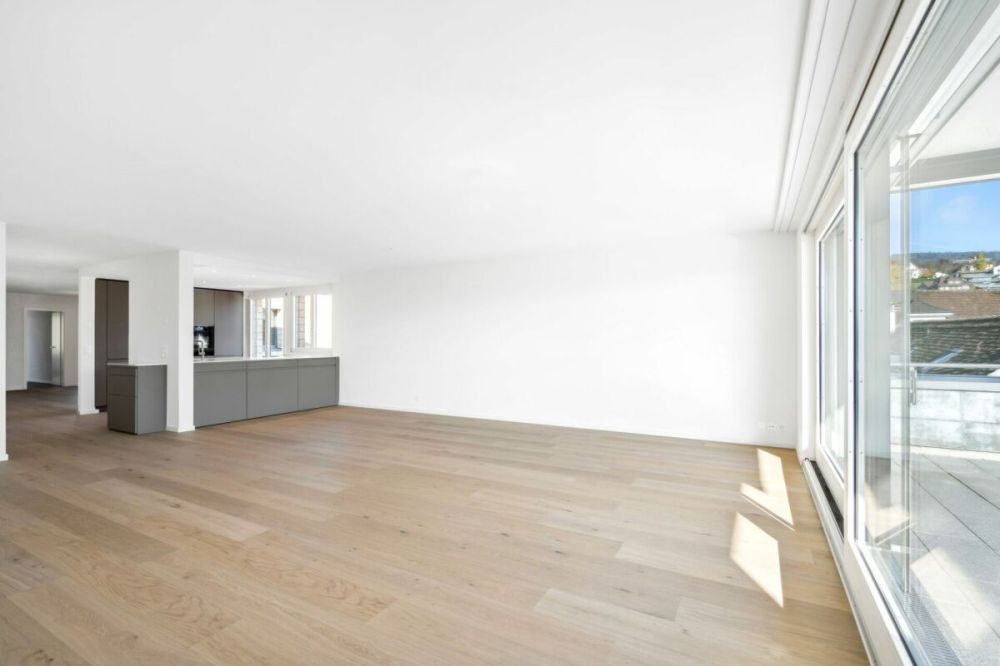 ERSTBEZUG NACH KOMPLETTSANIERUNG AN ZENTRALER LAGE IN MEILEN - ATTIKAWOHNUNG NAHE DEM ZÜRICHSEE - Bild 1