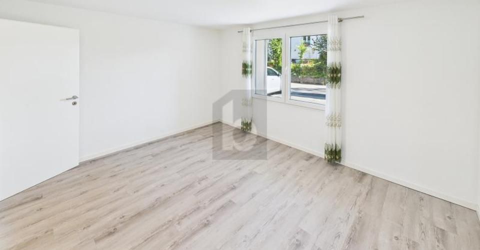 RUHIG, MODERN UND GROSSZÜGIG - Appartement 2.5 pièces - image - 3