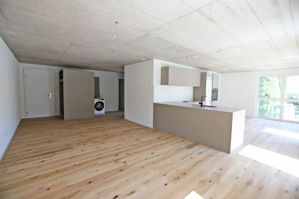Neubau 3.5-Zimmerwohnung mit sonnigem Sitzplatz! - Bild 1