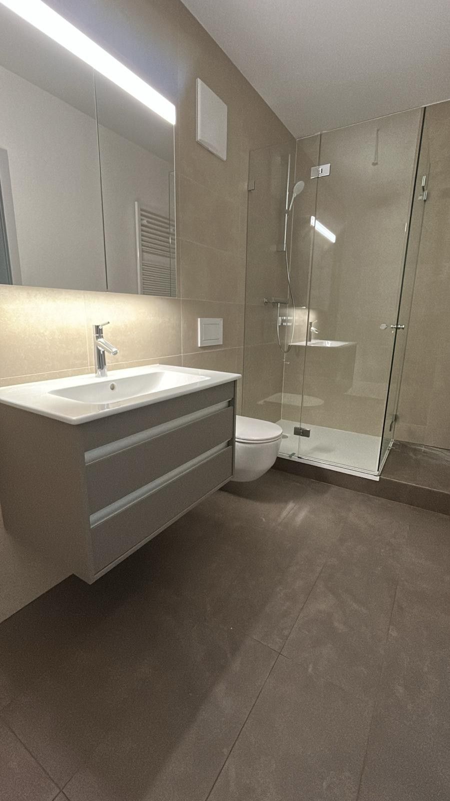 Erstbezug - Stilvolle 2.5-Zimmerwohnung mit Galerie - Bild 3