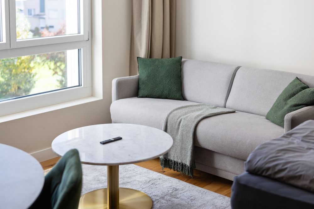 Grosszügiges möbliertes Studio mit Terrasse, Parkplatz & Co-Working-Zugang in Embrach, Zürich - Bild 7