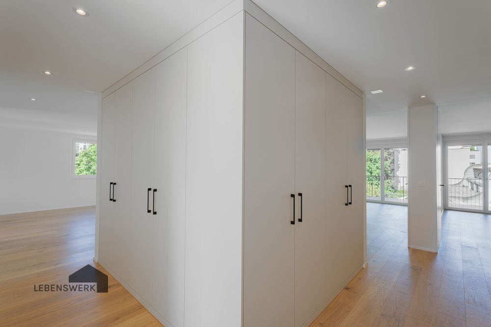 Grosszügige und moderne Wohnung in Kreuzlingen  ca. 149 m² Wohnfläche - Raumhohe Türen und praktische Einbauschränke heissen Sie stilvoll Willkommen