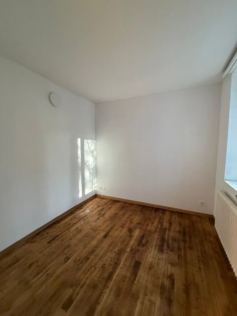 Erstvermietung nach Renovation, grosszügige 3.5-Zimmer-EG-Wohnung mit Terrasse und Garten - Bild 12