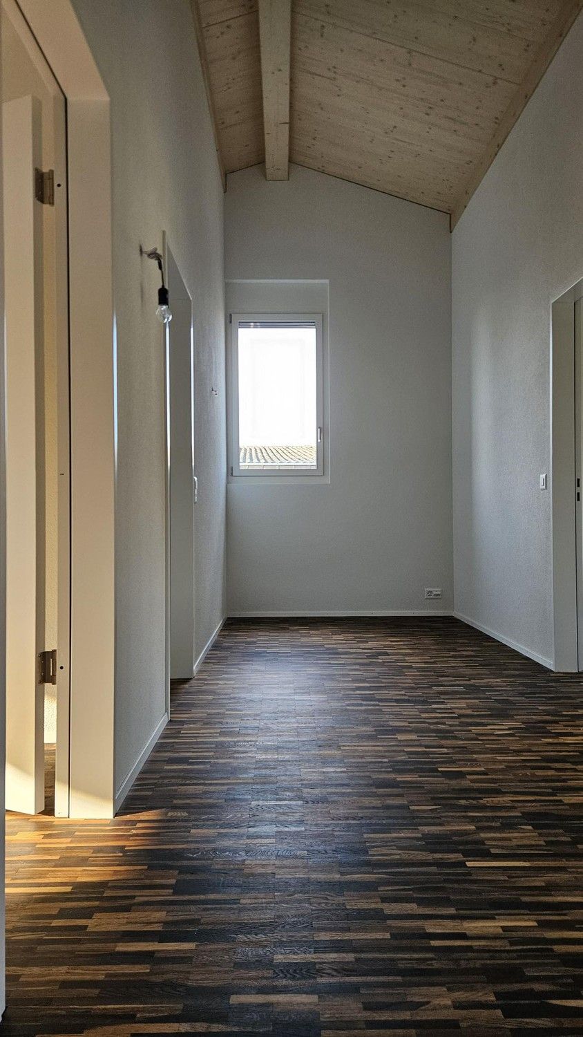 5.5 Zimmer Maisonette Wohnung im DEFH mit Balkon und Garten - Bild 5