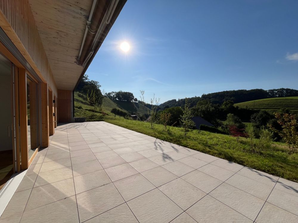 Moderne 4.5-Zimmer-Neubauwohnung mit grosser Terrasse - Bild 1