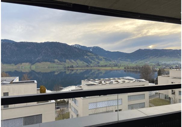 Neubau: Exklusive 2.5-Zimmer-Wohnung mit 180°-Panoramablick auf See & Berge in Oberägeri - Bild 6