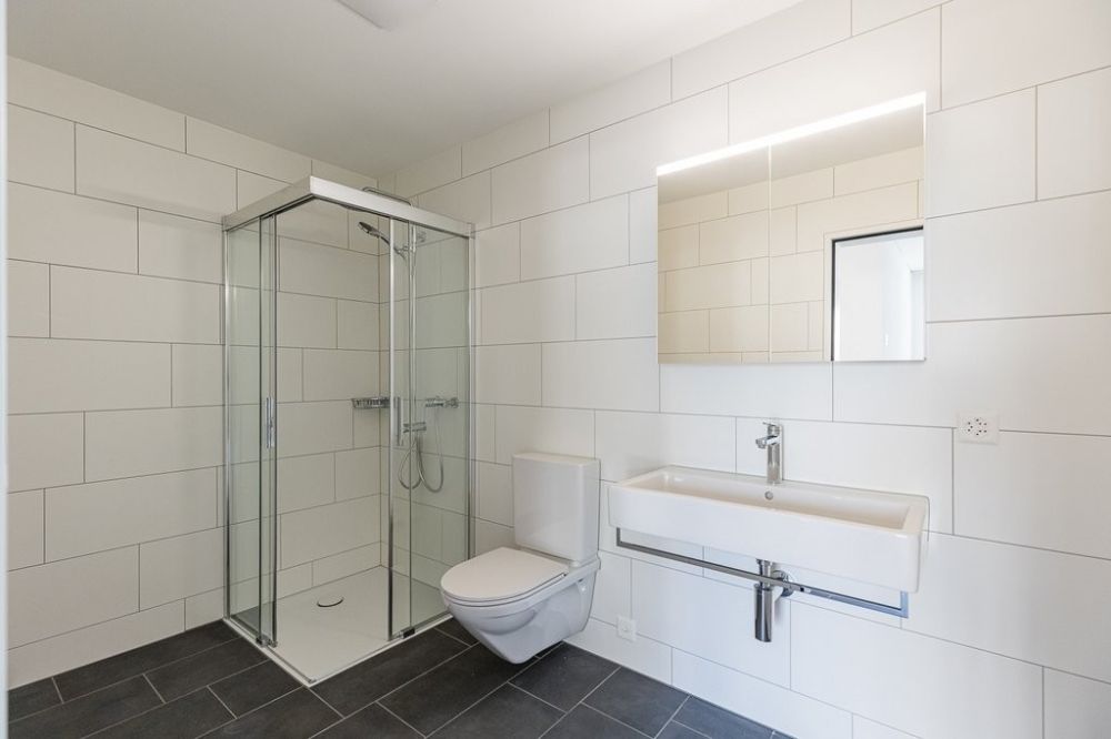 Keine 08/15 Wohnung - 123-14-0301_Bad_mit_Dusche.jpg