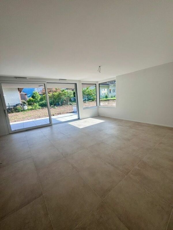 Appartement 3.5 pièces au coeur de Vouvry - Séjour avec accès terrasse