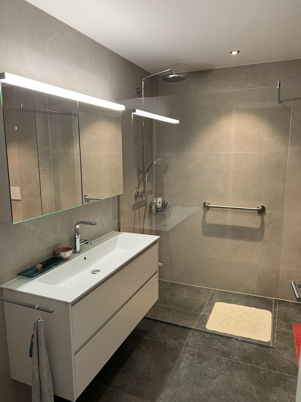 moderne 3.5 Neubauwohnung in Marbach zu vermieten - Badezimmer